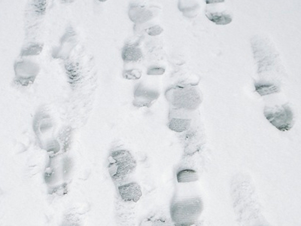 Kar Üzerinde Çorapla Koştu