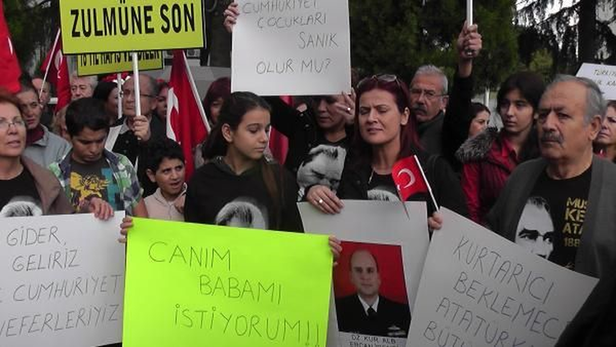 Kocaeli Balyoz Tutuklularının Eş ve Çocuklarından Atatürk Anıtı Önünde Sessiz Çığlık Balyoz...