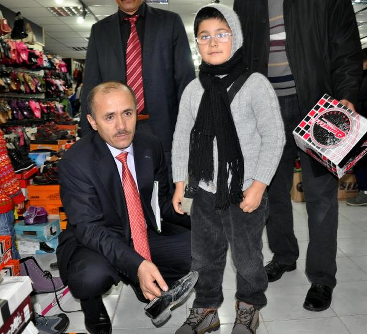 Kurban Derilerinin Parasıyla 300 Yetim Çocuğa Kışlık Kıyafet