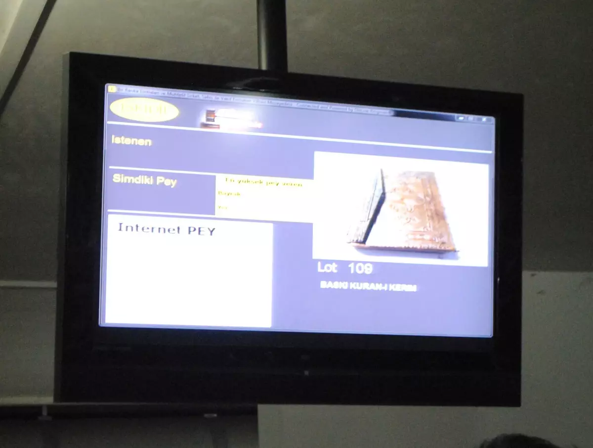 Menderes\'in El Yazısı Bulunan Kuran-I Kerim 600 TL\'ye Satıldı