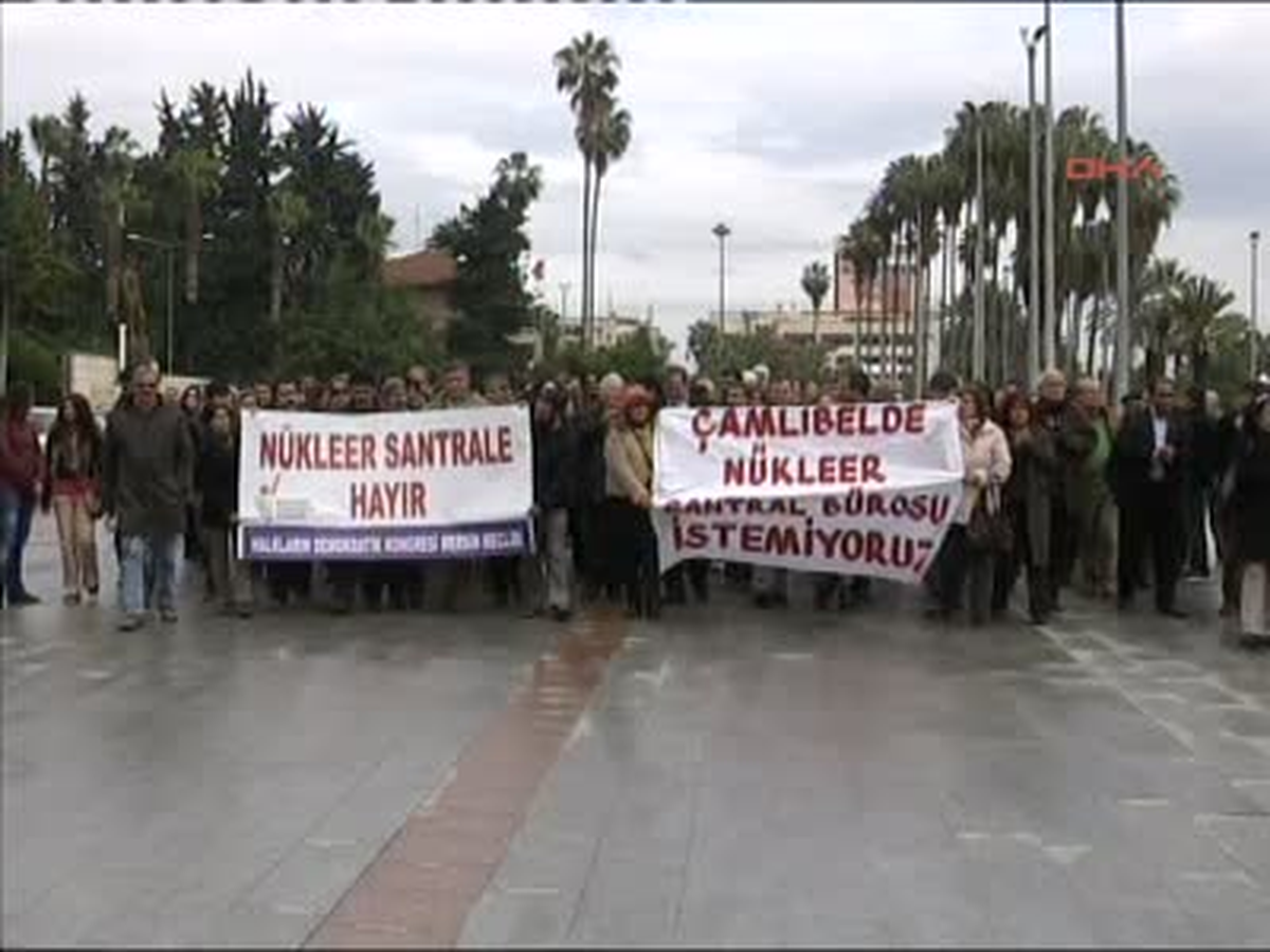 Mersin Akkuyu Bilgilendirme Bürosu\'na Çevreci Tepkisi Akkuyu Bilgilendirme Bürosu\'na Çevreci Tepkisi