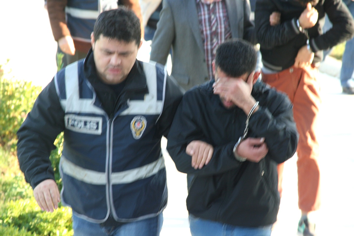 Milas\'taki Otodan Hırsızlık Zanlılarının 2\'si Tutuklandı
