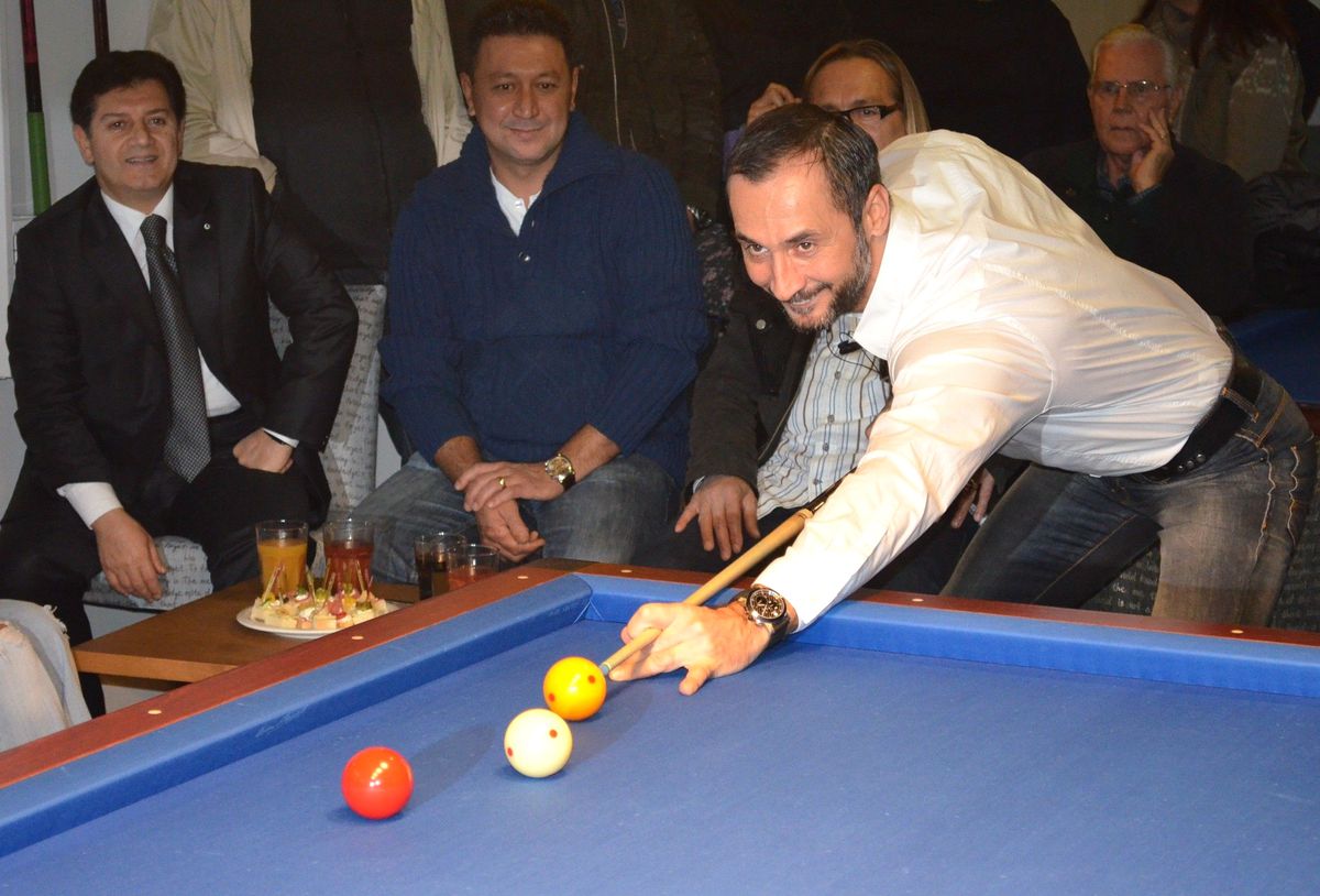 Milli Sporcu Saygıner\'den Bilardo Şovu
