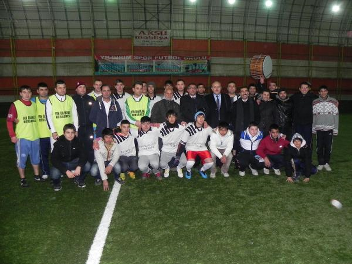 Polis, Roman Çocuklarla Futbol Maçı Yaptı