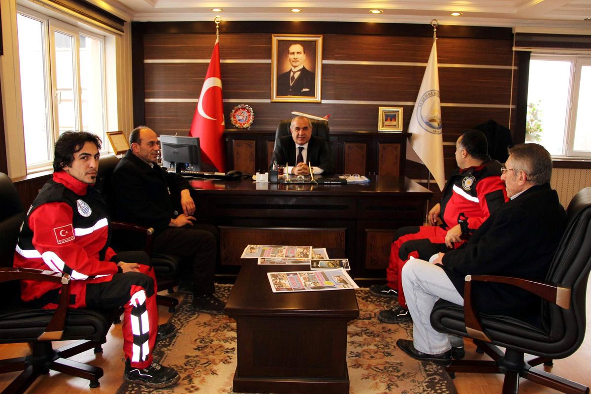 Sarıyer Sivil Savunma Birliği Ekibi, Suşehri Belediye Başkanı Sel\'i Ziyaret Etti
