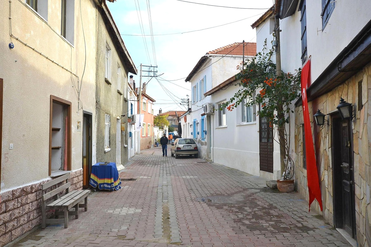 Sığacık\'a Büyükşehir Belediyesi\'nden Sıcak Bir Dokunuş