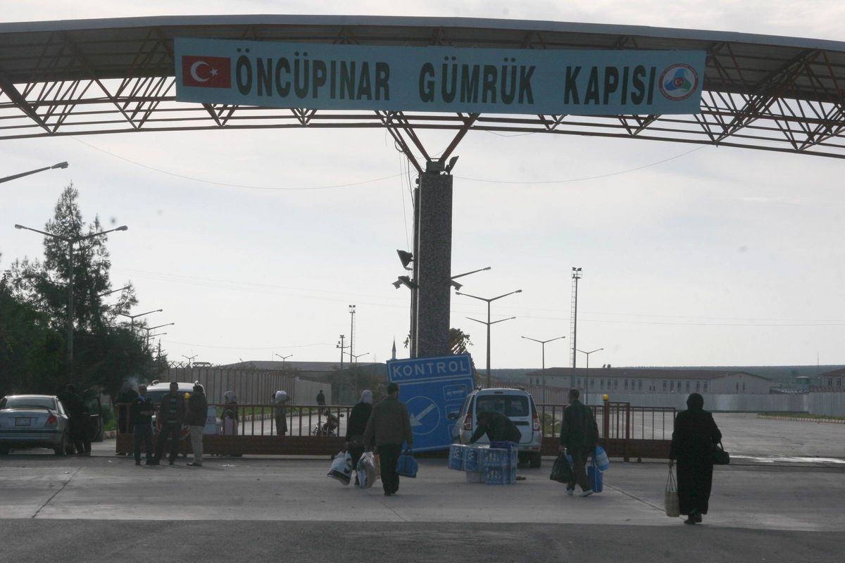 Temel Gıda Malzemesi Temininde Sıkıntı Çeken Suriyeliler, Rotayı Türkiye\'ye Çevirdi