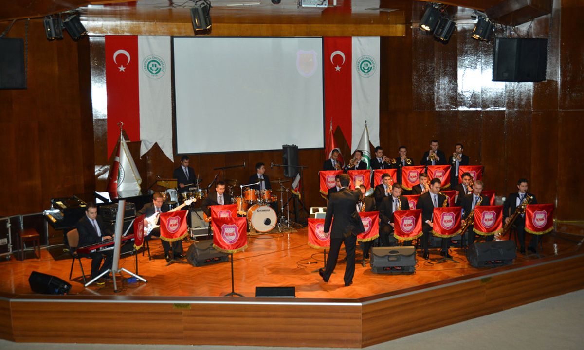 Türkay\'dan Muhteşem Konser