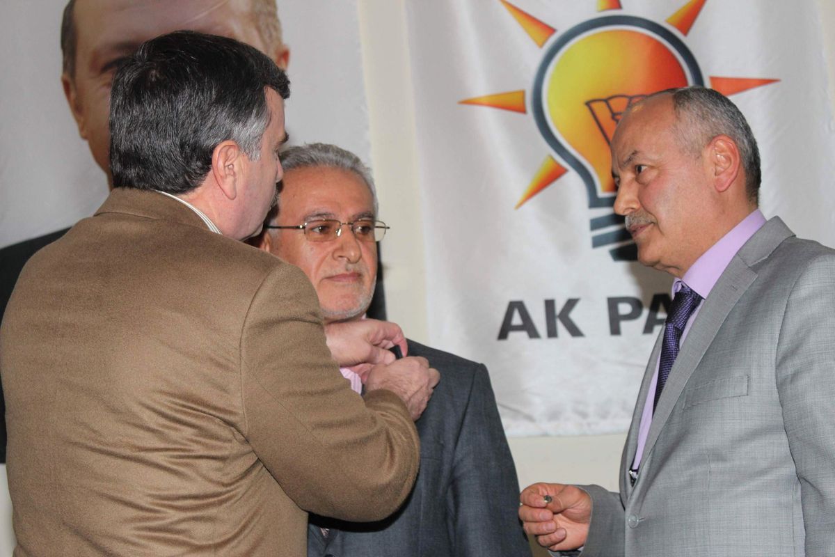 AK Parti\'ye Katılan Has Parti Eski İlçe Başkanına Rozet