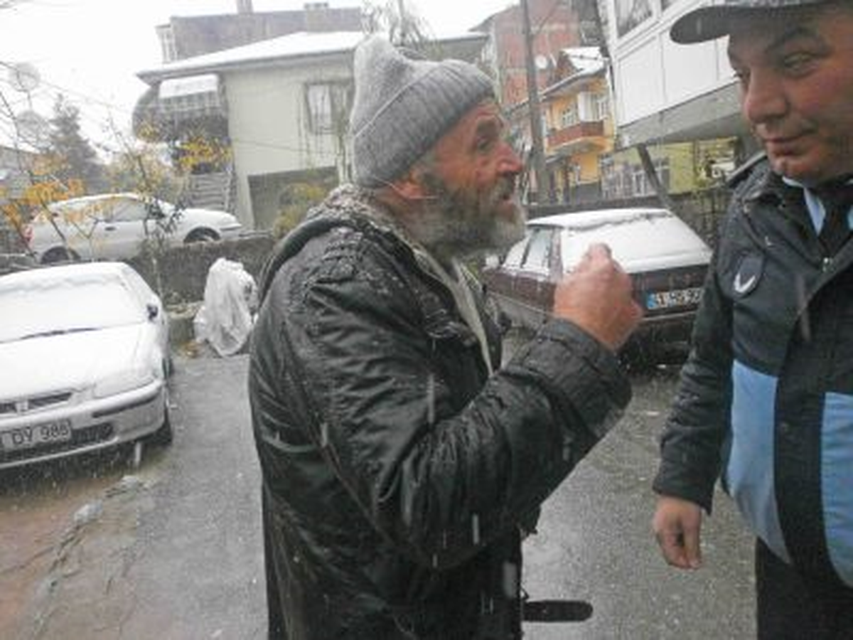 Bankta Yatan Vatandaş Barınma Evi\'ne Yerleştirildi