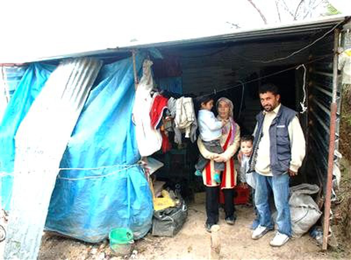 Barakada Yaşayan Aile Yardım Bekliyor