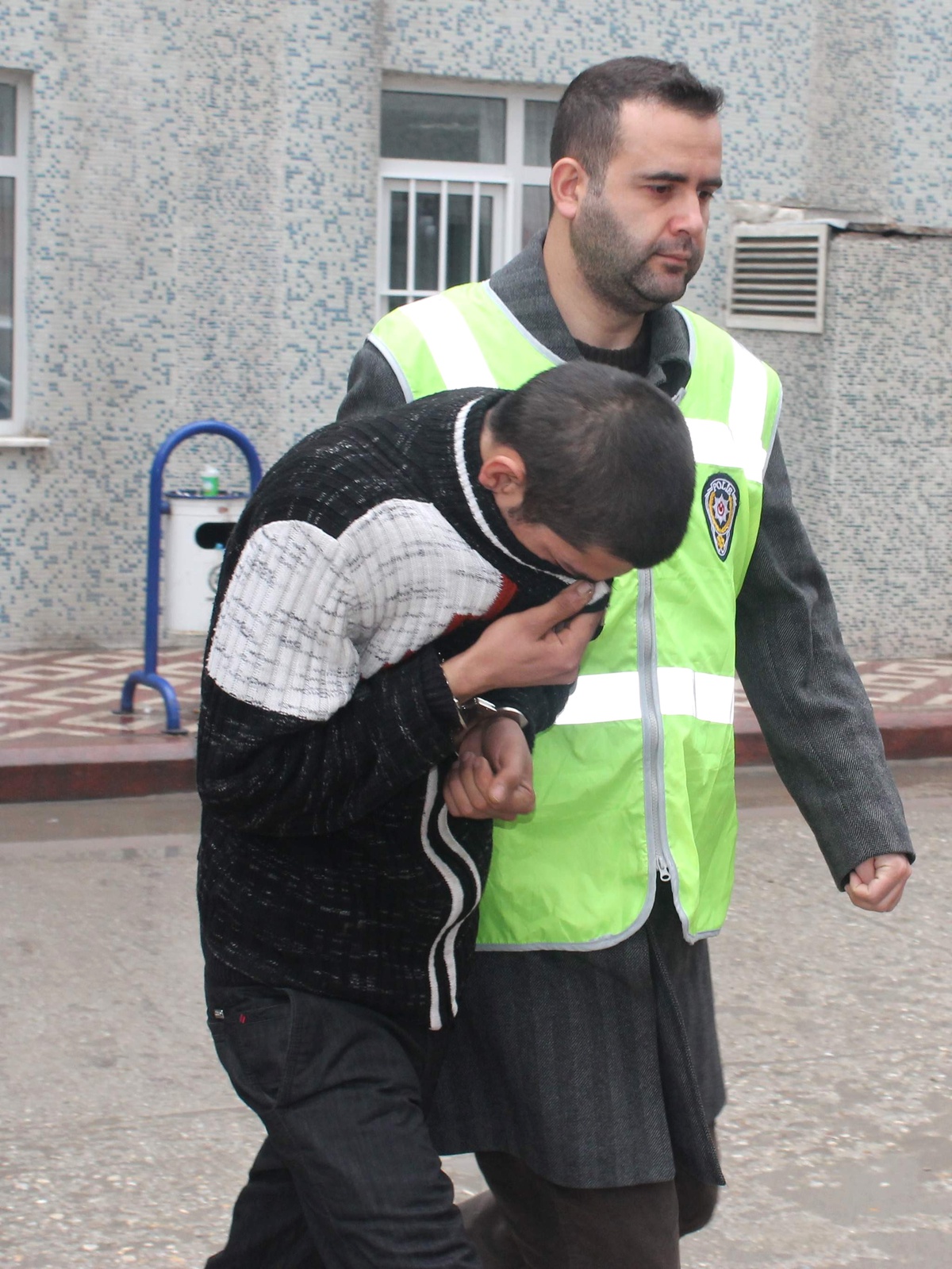Camiden Hırsızlık Zanlısı Yakalandı
