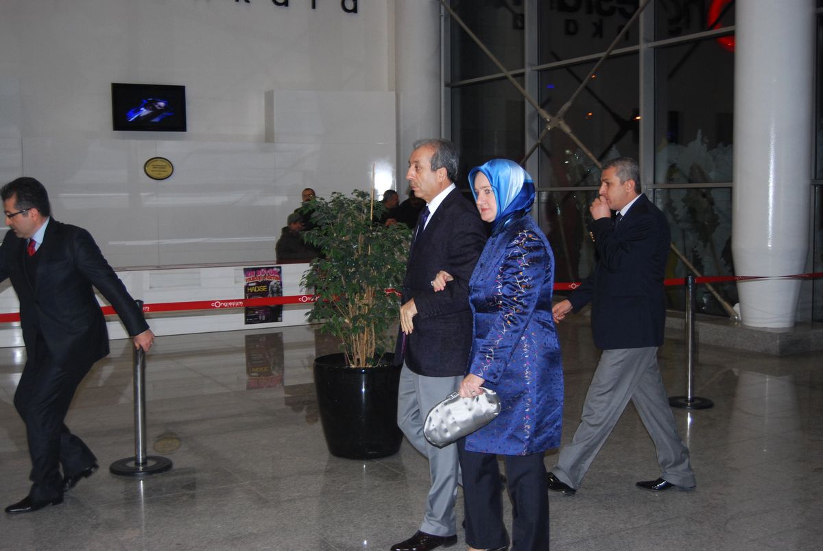 Devletin Zirvesi, AK Parti\'nin Düğününde Buluştu