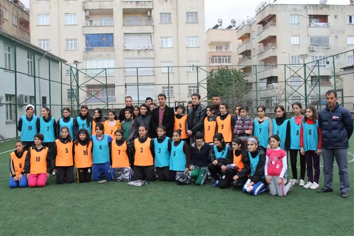 Doğunun Dişi Messileri