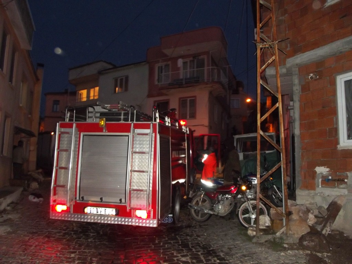 Elektrikli Battaniyeden Çıkan Yangın Korkuttu