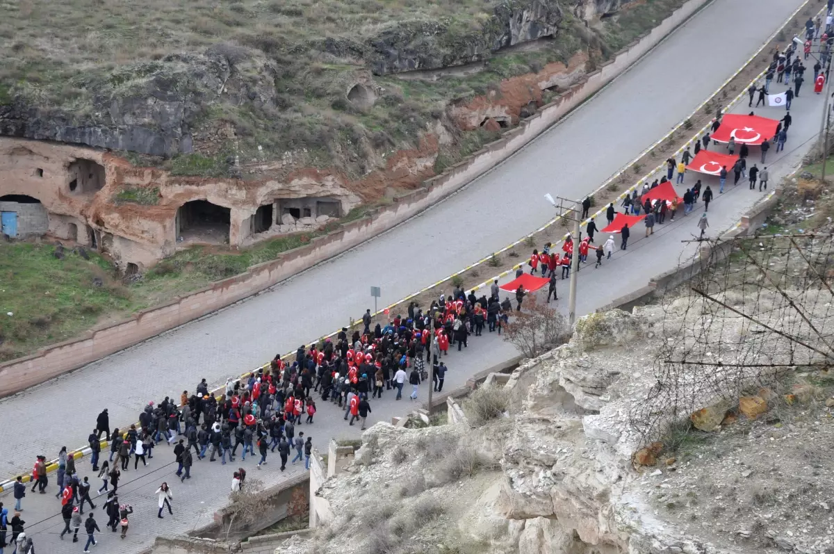 Gülşehir Myo Öğrencileri Sarıkamış Şehitleri İçin Yürüdü