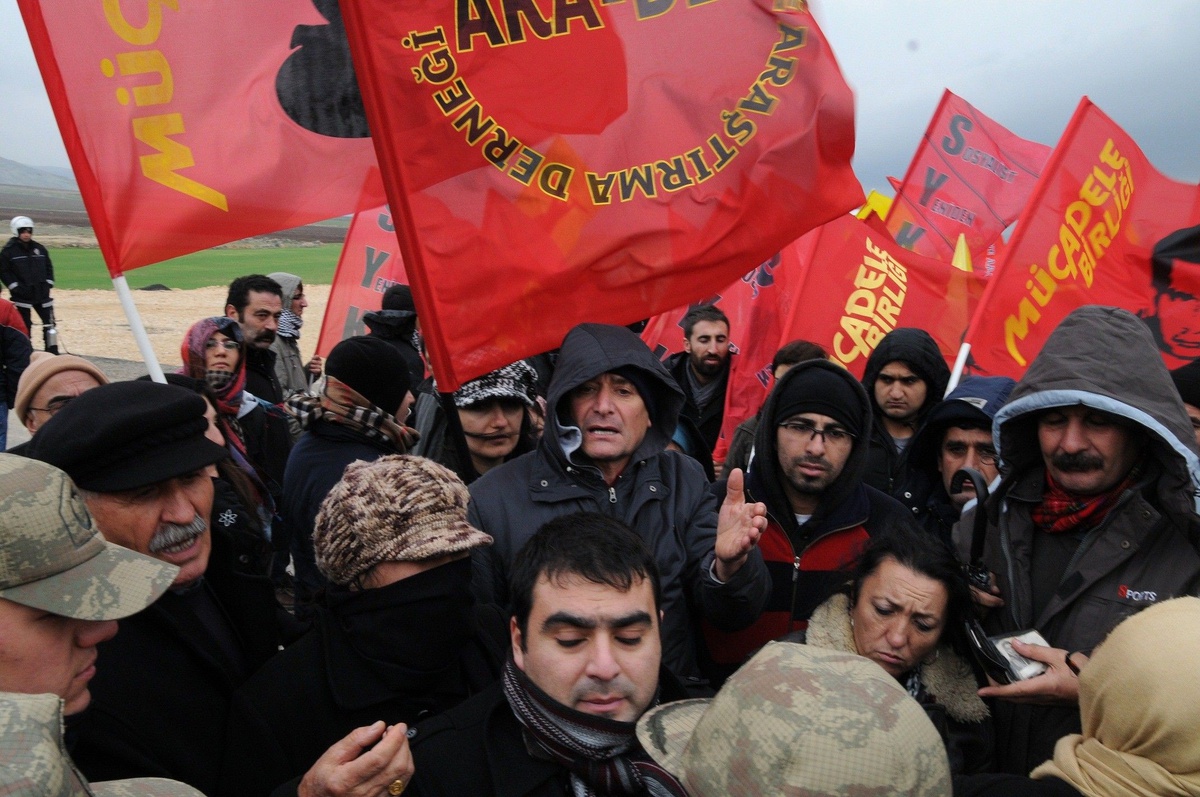 K.maraş ) Yürüyüşe İzin Verilmeyince Yolu Kapattılar
