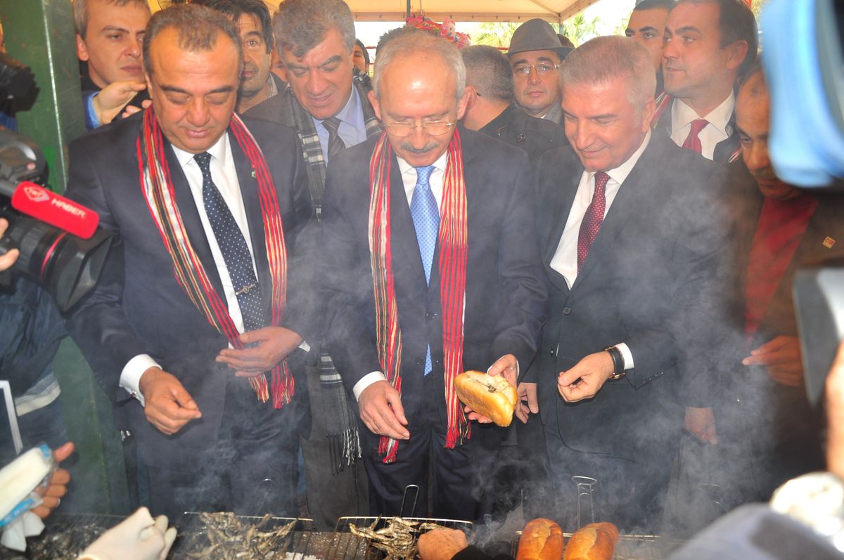 Kılıçdaroğlu\'nun Hamsi Keyfi