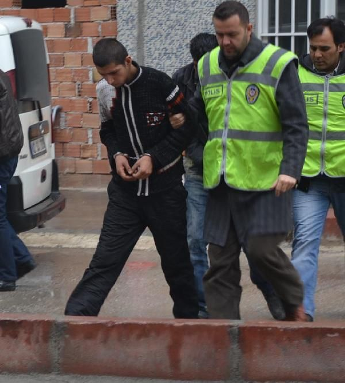 Konya\'da Camiden Elektrik Süpürgesi ve Tüp Çalınması