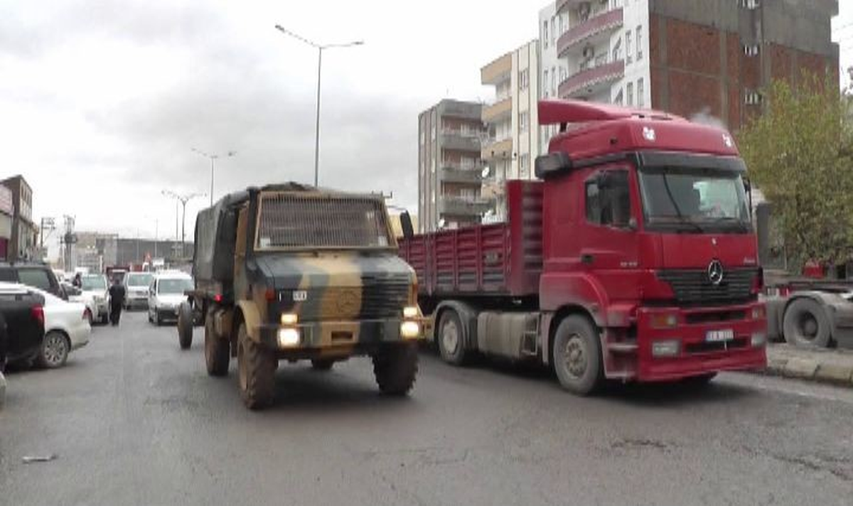 Kuzey Irak Sınırına Askeri Sevkiyat