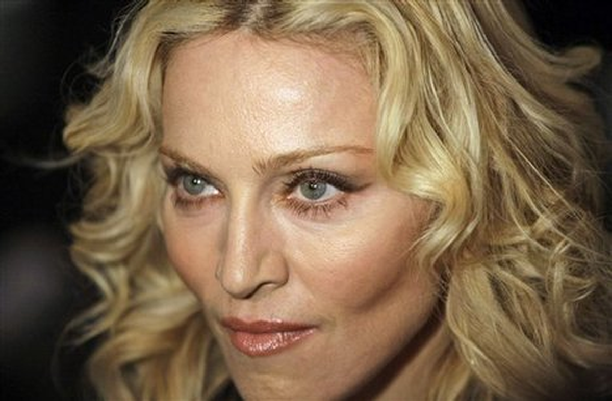 Madonna Hayranlarını Azarladı