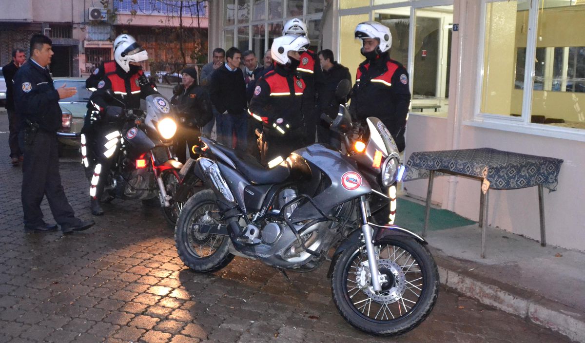 Manisa\'da Bıçaklı Kavga: 3 Yaralı