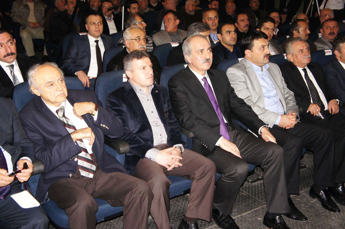 Numan Kurtulmuş, Kastamonu\'da Konferansa Katıldı