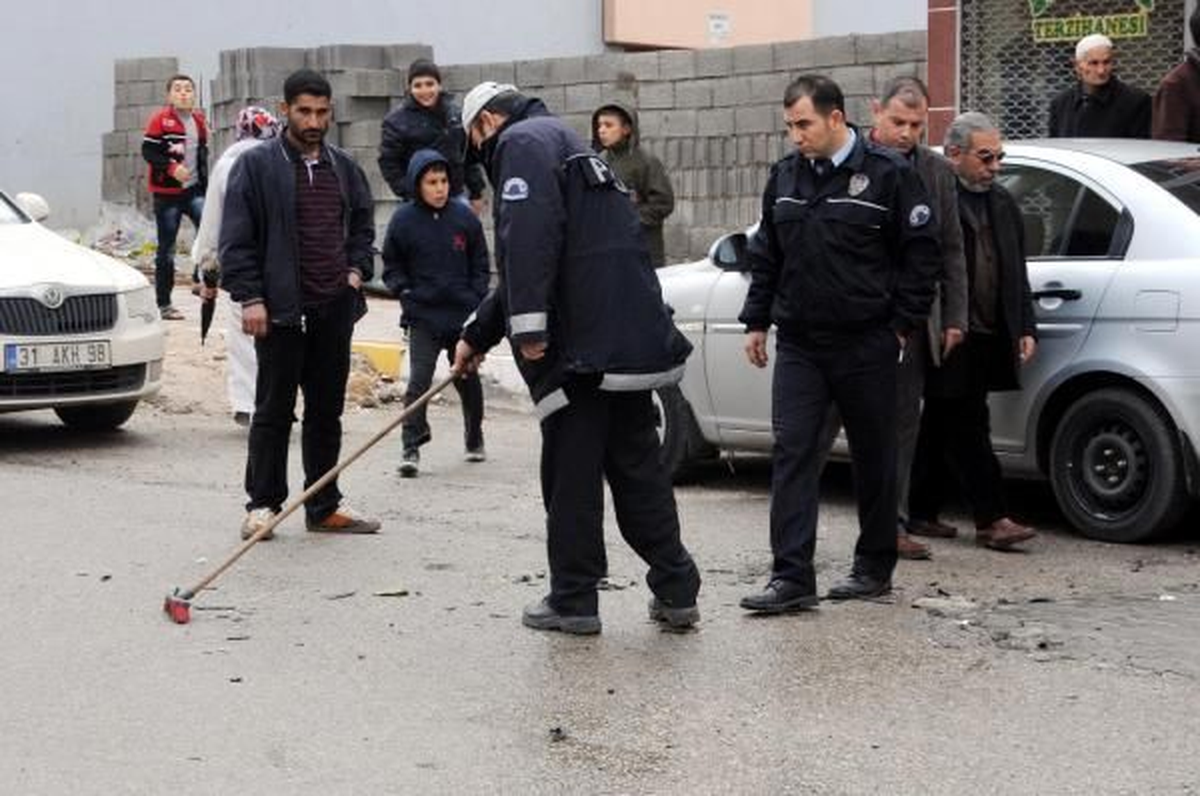 Şanlıurfa\'da Kaza Sonrası Yolu Polis Temizledi
