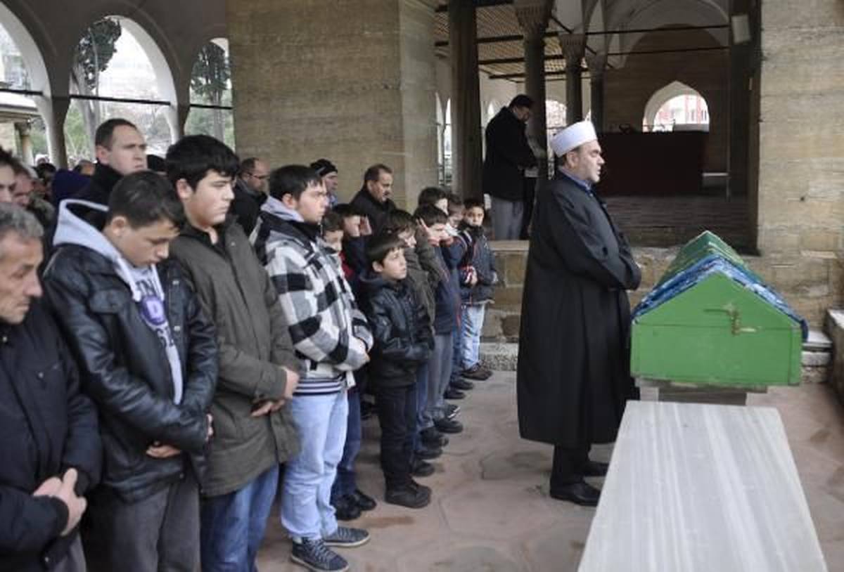Tekirdağ Kömür Sobası Kurbanı Öğretmen Toprağa Verildi