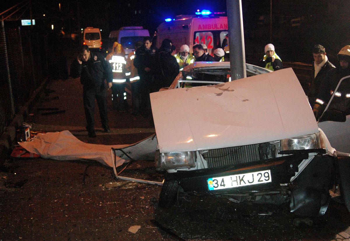 Ümraniye\'de Trafik Kazası: 1 Ölü, 2 Yaralı