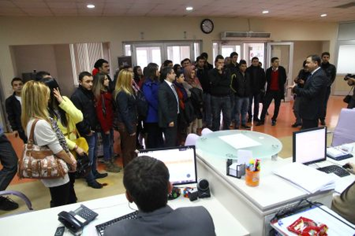 Yalova Üniversitesi Öğrencileri Büyükşehir\'i Ziyaret Etti