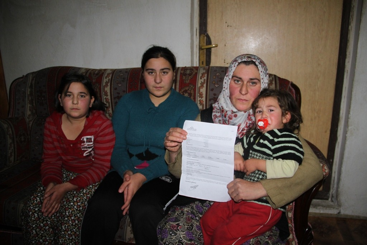 3 Çocuğu ile Ortada Kalan Hamile Kadına Borç Şoku