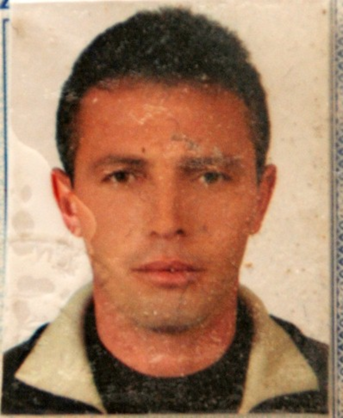 Ağaca Çarpan Otomobilden İçki Şişeleri Çıktı