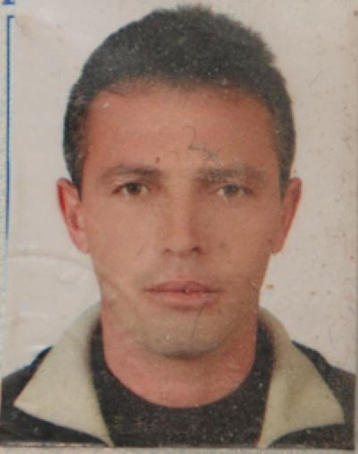Aydınlatma Direği ve Ağaca Çarpan Otomobilin Sürücüsünü Hava Yastığı Kurtardı