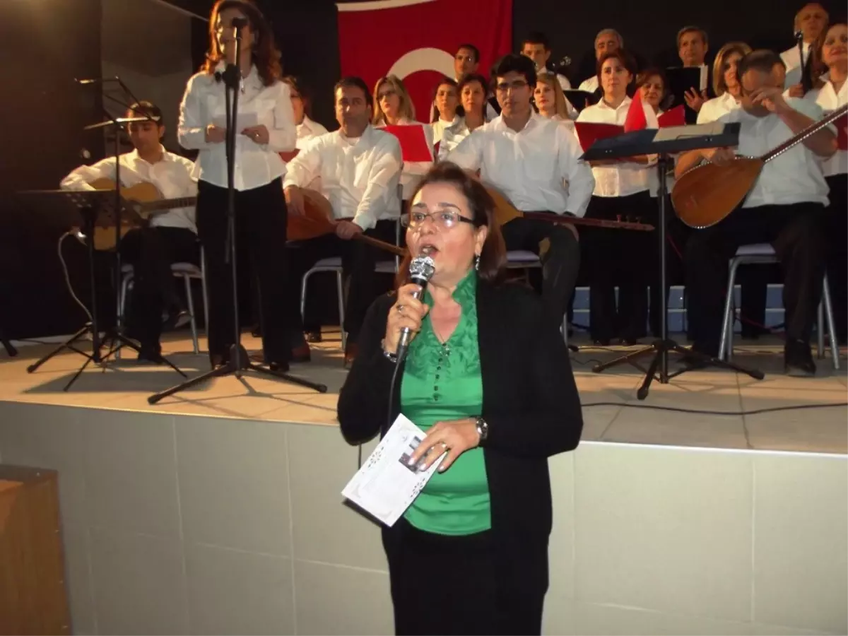 Ayvalık Hem Kursiyeri Öğretmenlerden Türkü Şöleni