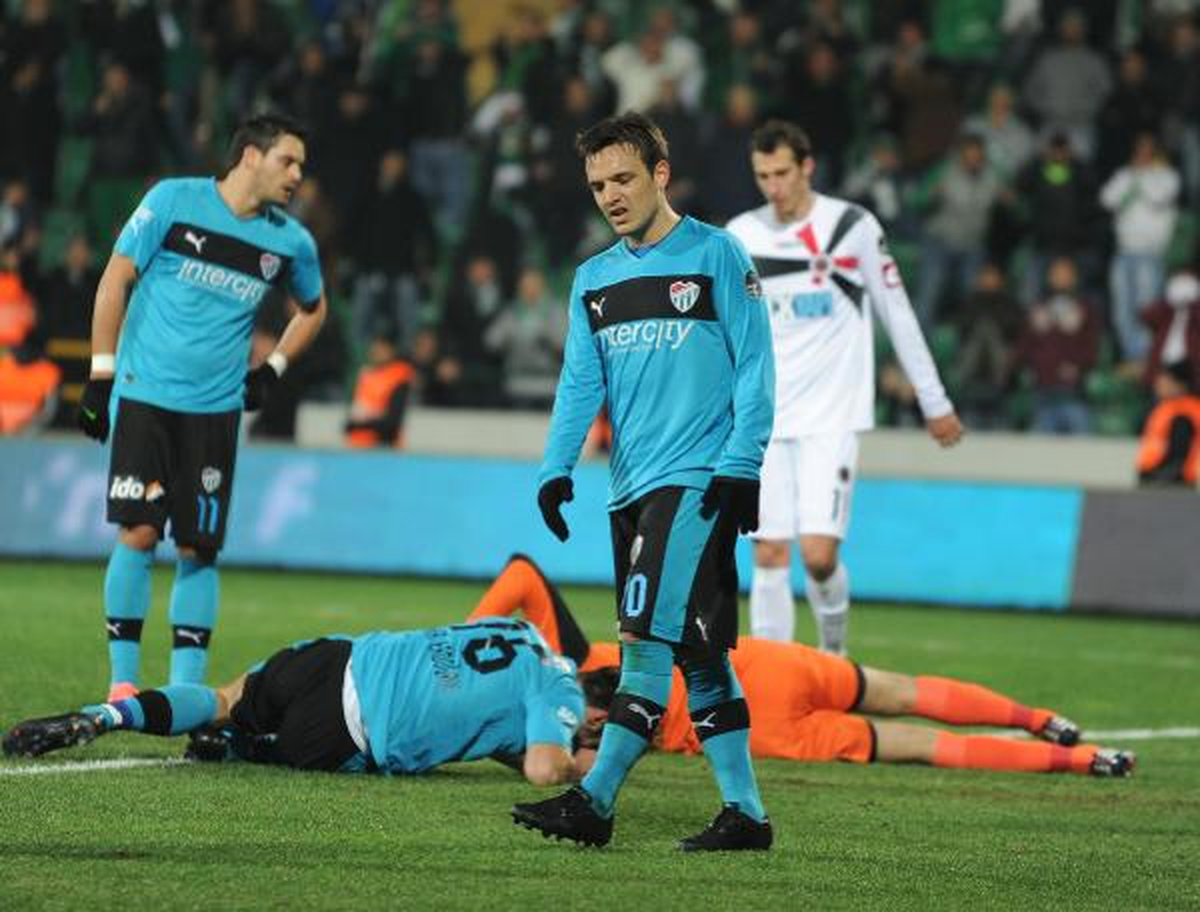 Bursaspor İlk Yarıda Beklenenden Uzaktı