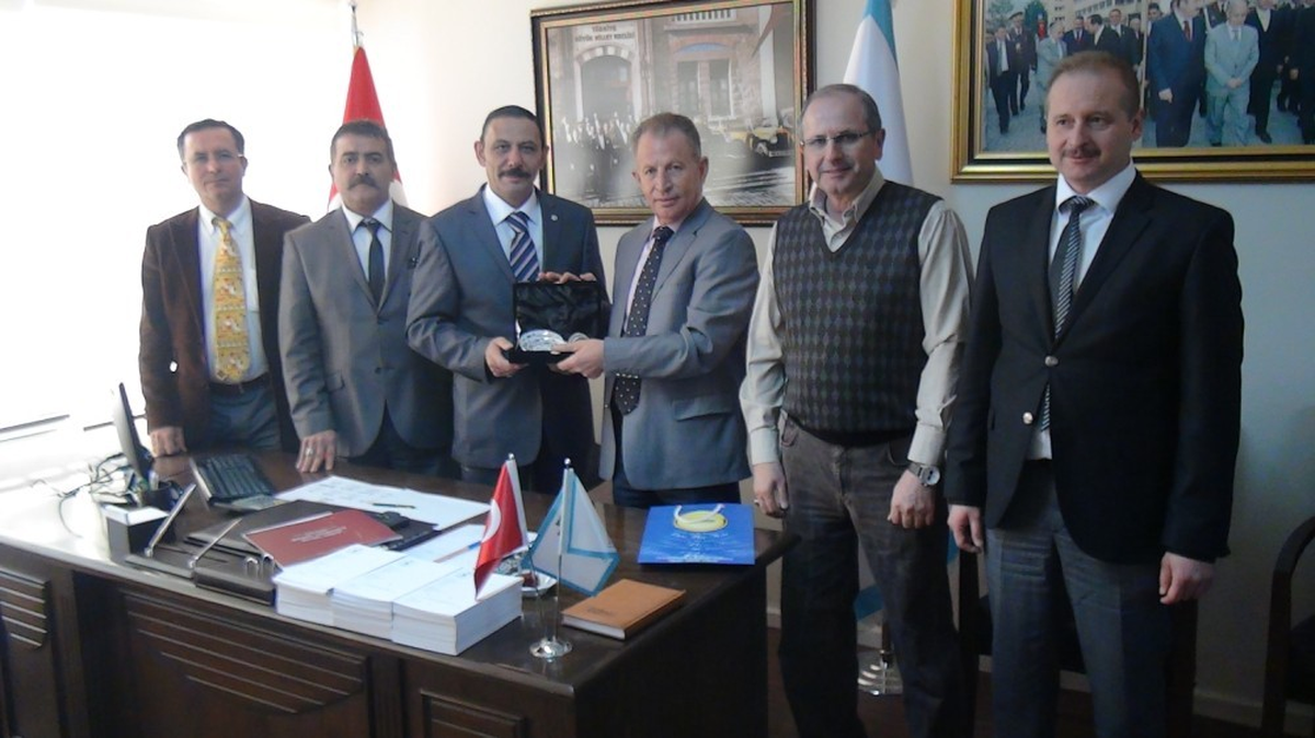 Ege Koop Genel Başkanı Hüseyin Aslan, Kemeraltı Esnafını Ziyaret Etti