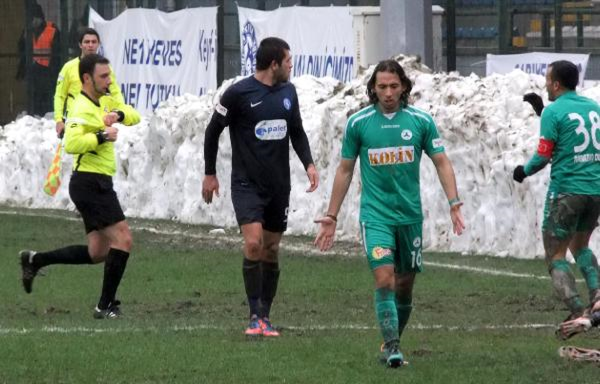 Giresunspor Teknik Direktörü: "Hakemin Yanlış Kararları Sonucu Yenildik"
