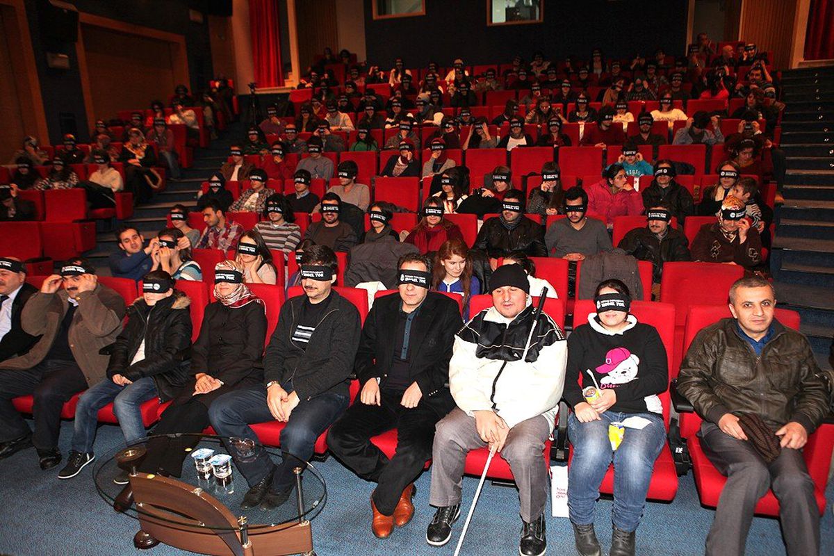 Görme Engellilerin Sinema Keyfi