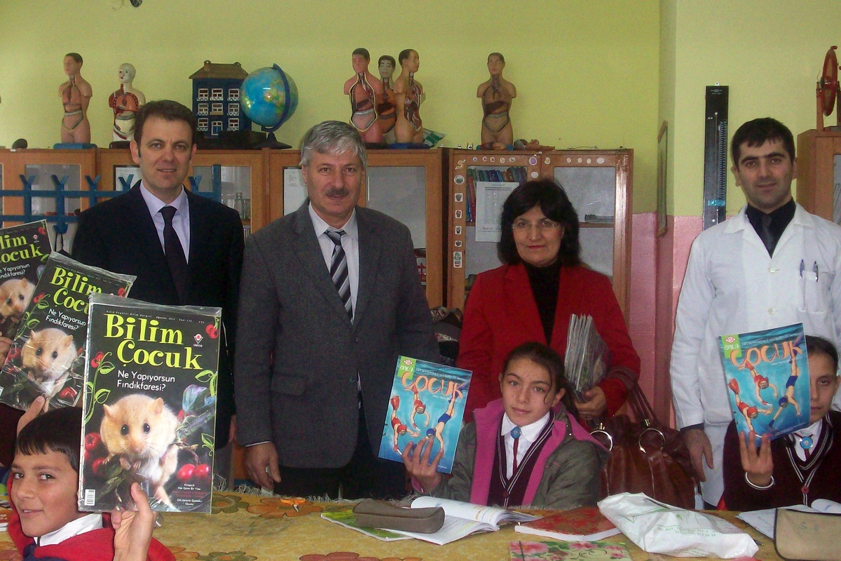 Gümüşhane\'de Öğrencilere Tübitak ve Tse Dergileri Dağıtıldı