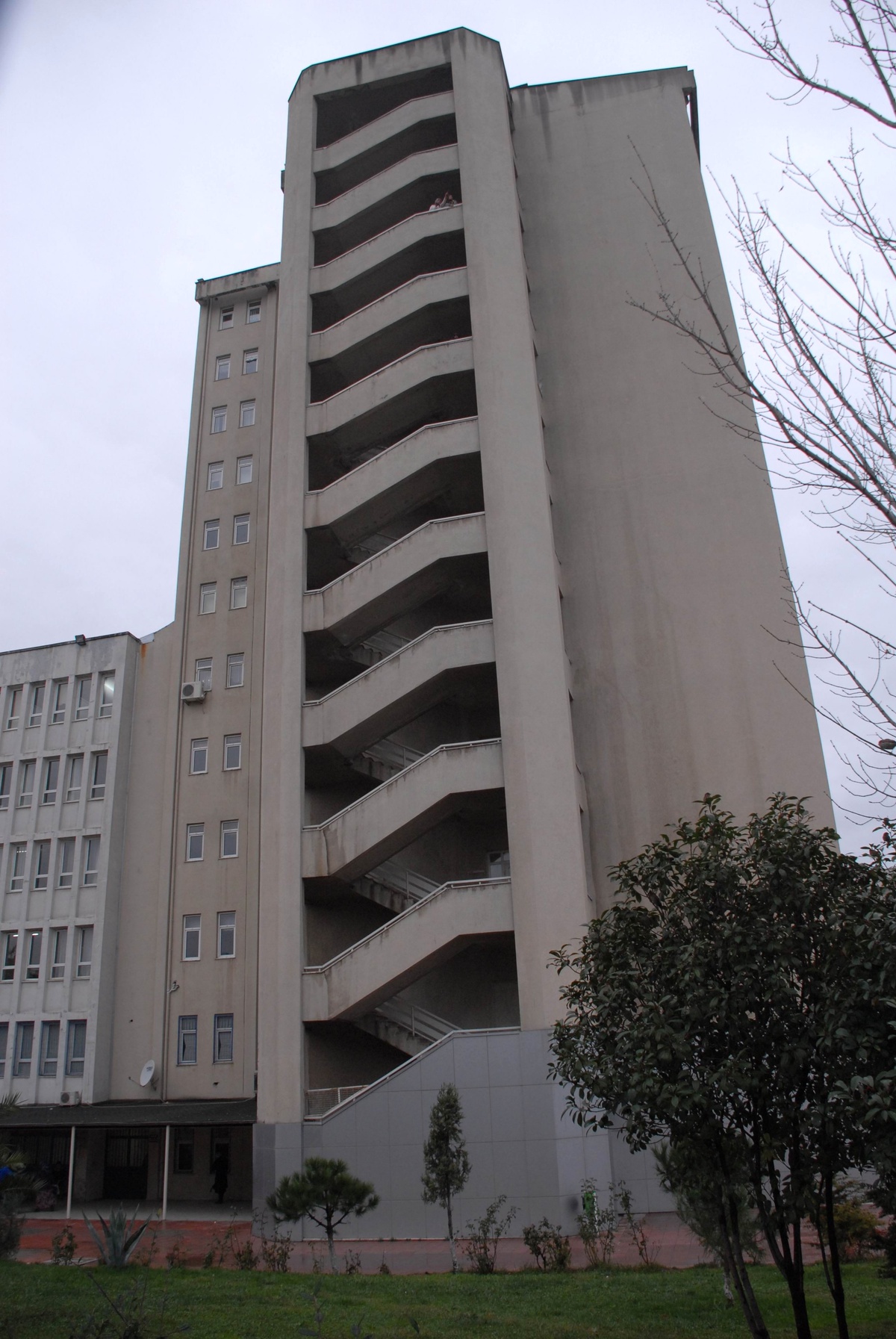Hastaneden Atlayarak İntihar Etti