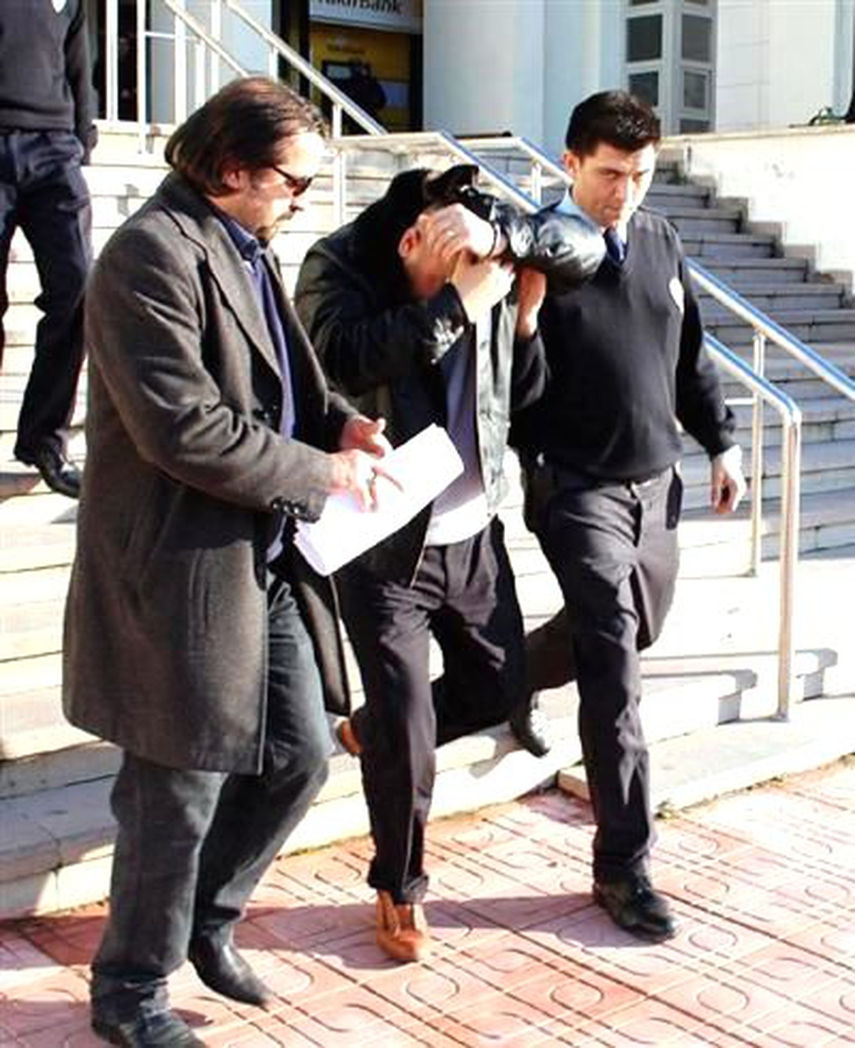 İçkileri Çalanı Güvenlik Kameraları Yakalattı