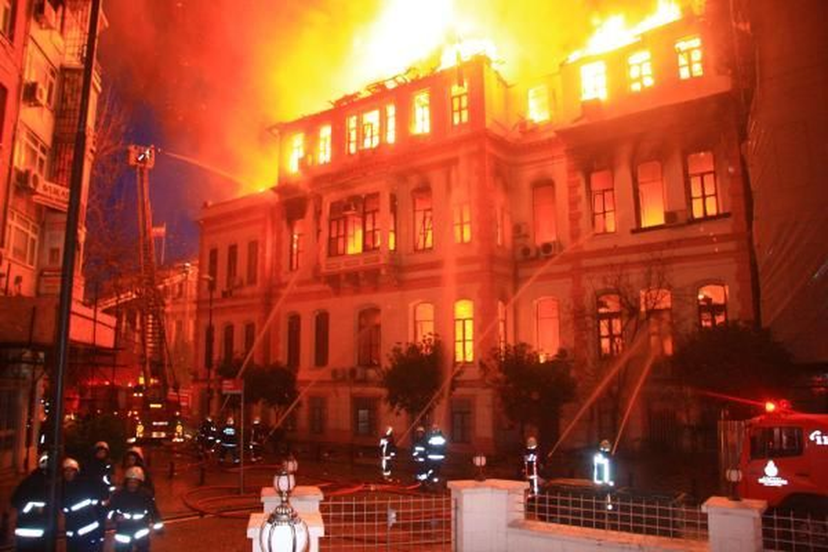 İl Milli Eğitim Müdürü Yıldız : Elektrik Kontağı Şüphesi Var