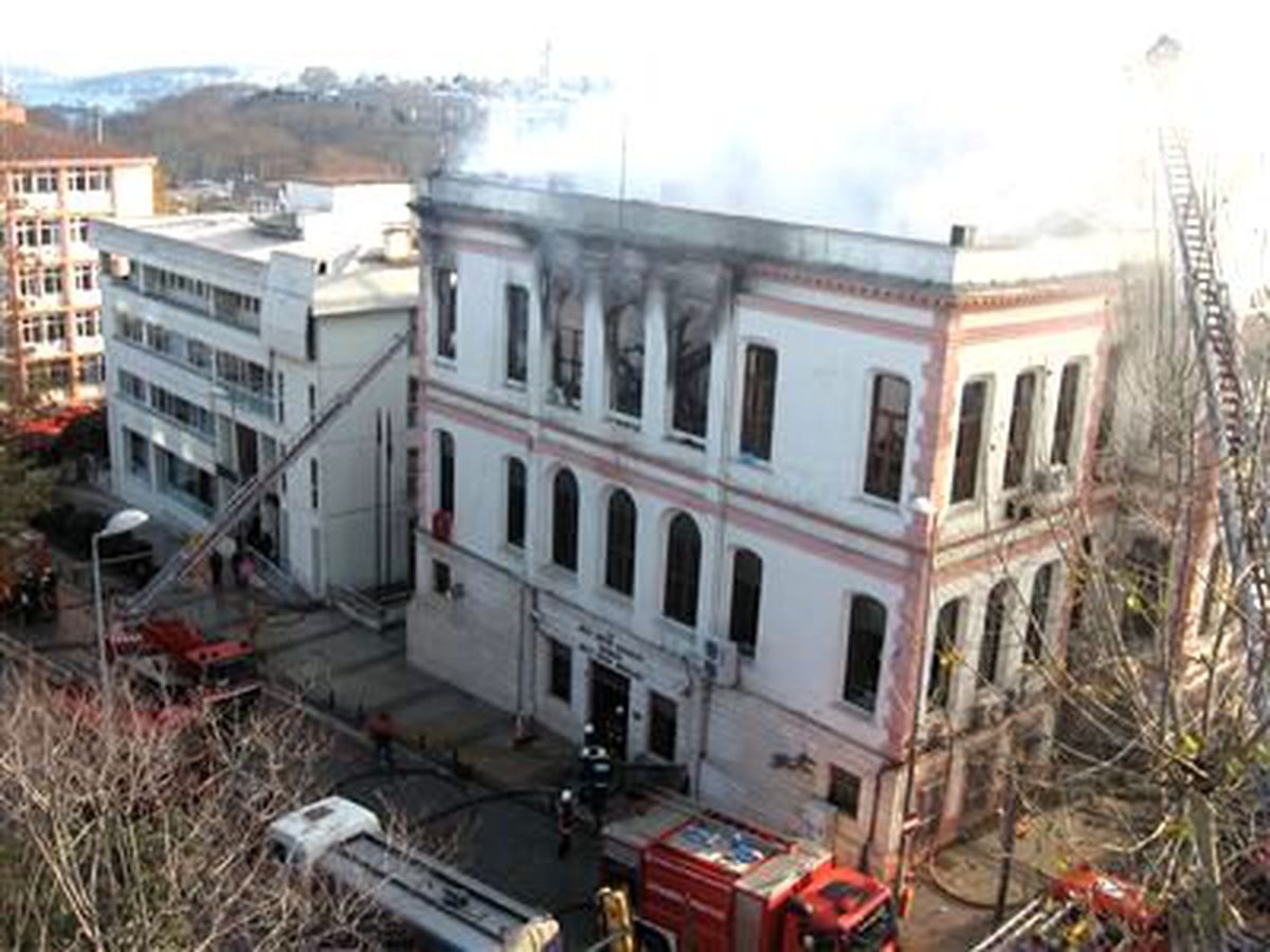 İstanbul İl Milli Eğitim Müdürlüğü\'nde Yangın