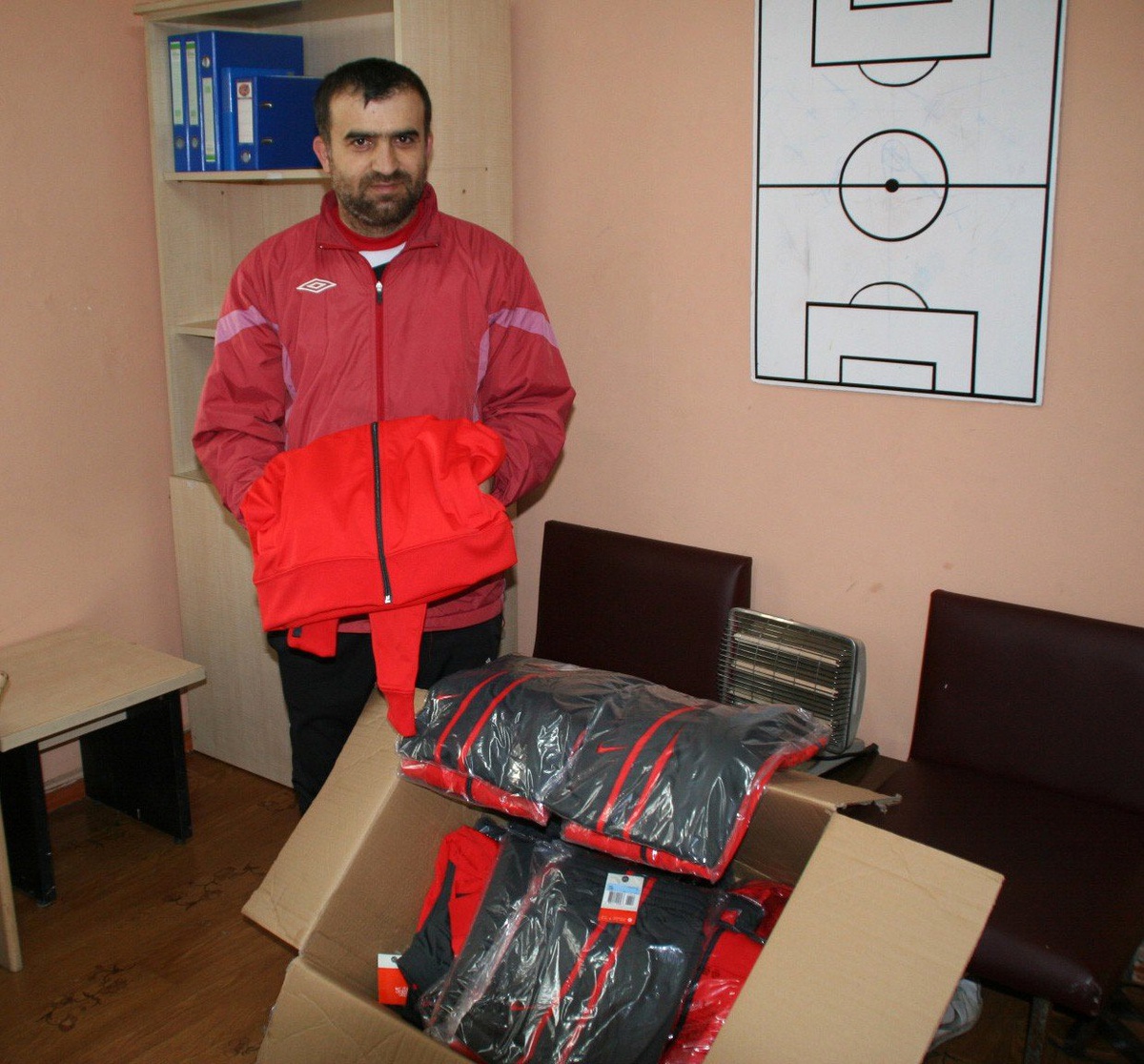 Kadir Bekmezci\'den Devrek Belediyespor\'a Destek