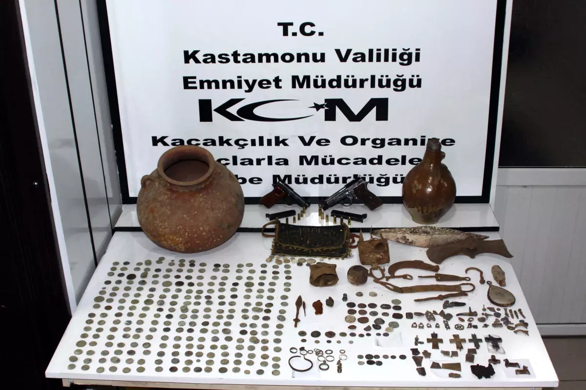 Kastamonu\'da Bir Otomobilden Cephanelik Çıktı