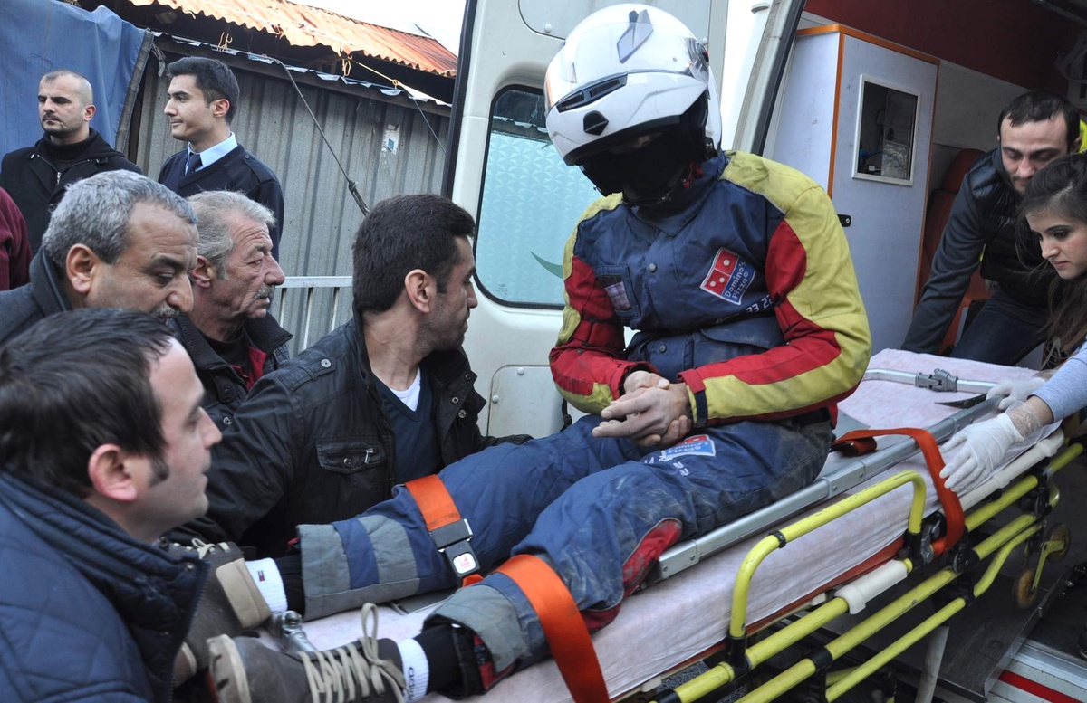 Kaza Sonrası Şoka Giren Yaralı Kaskını Çıkarttırmadı