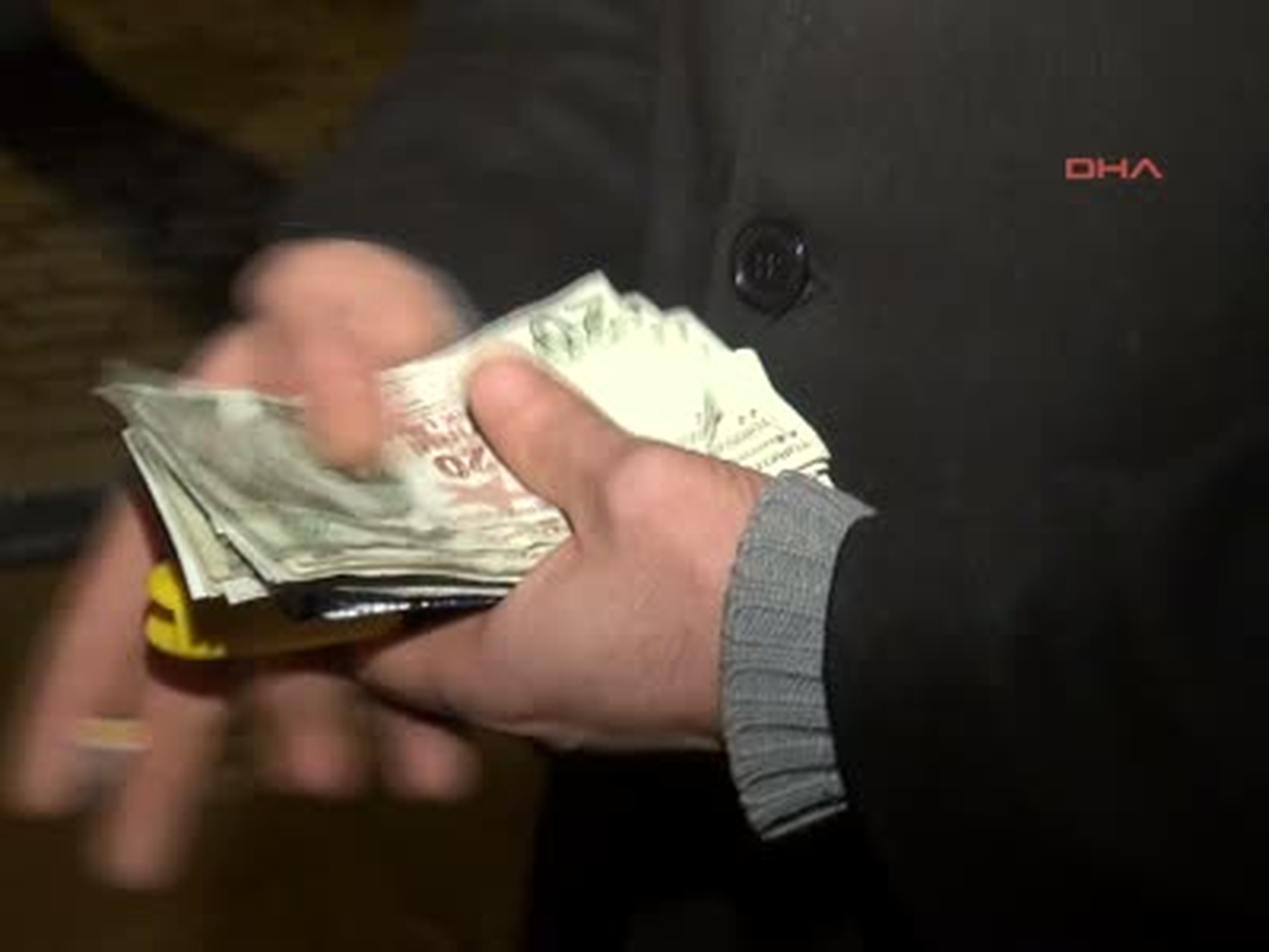 Konya Gece Girdiği Bankada, \'Tuzak\' Paraları Çalınca Yakalandı