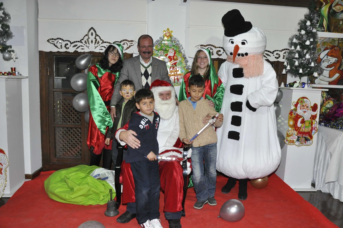 Kuşadası Belediyesi\'nden Christmas Kutlaması