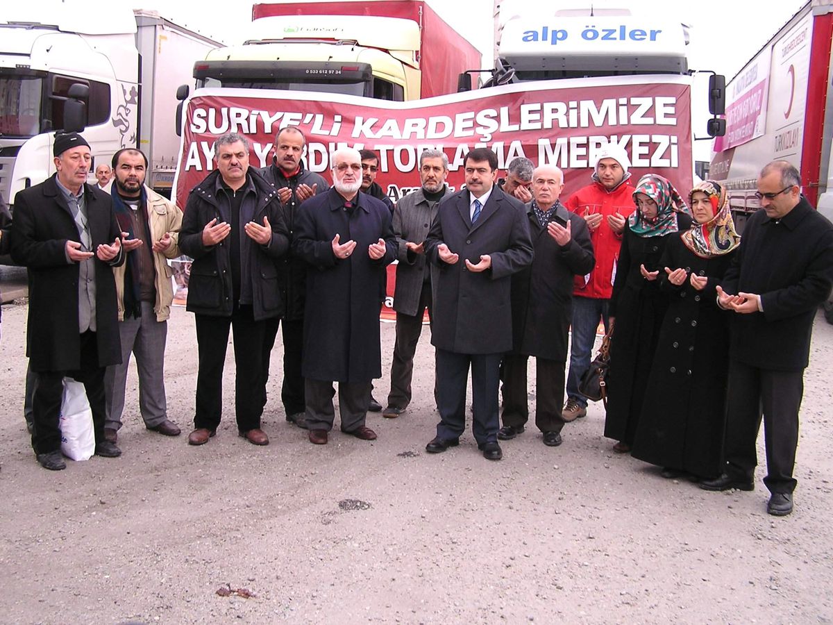 Suriye\'ye 4 TIR Yardım